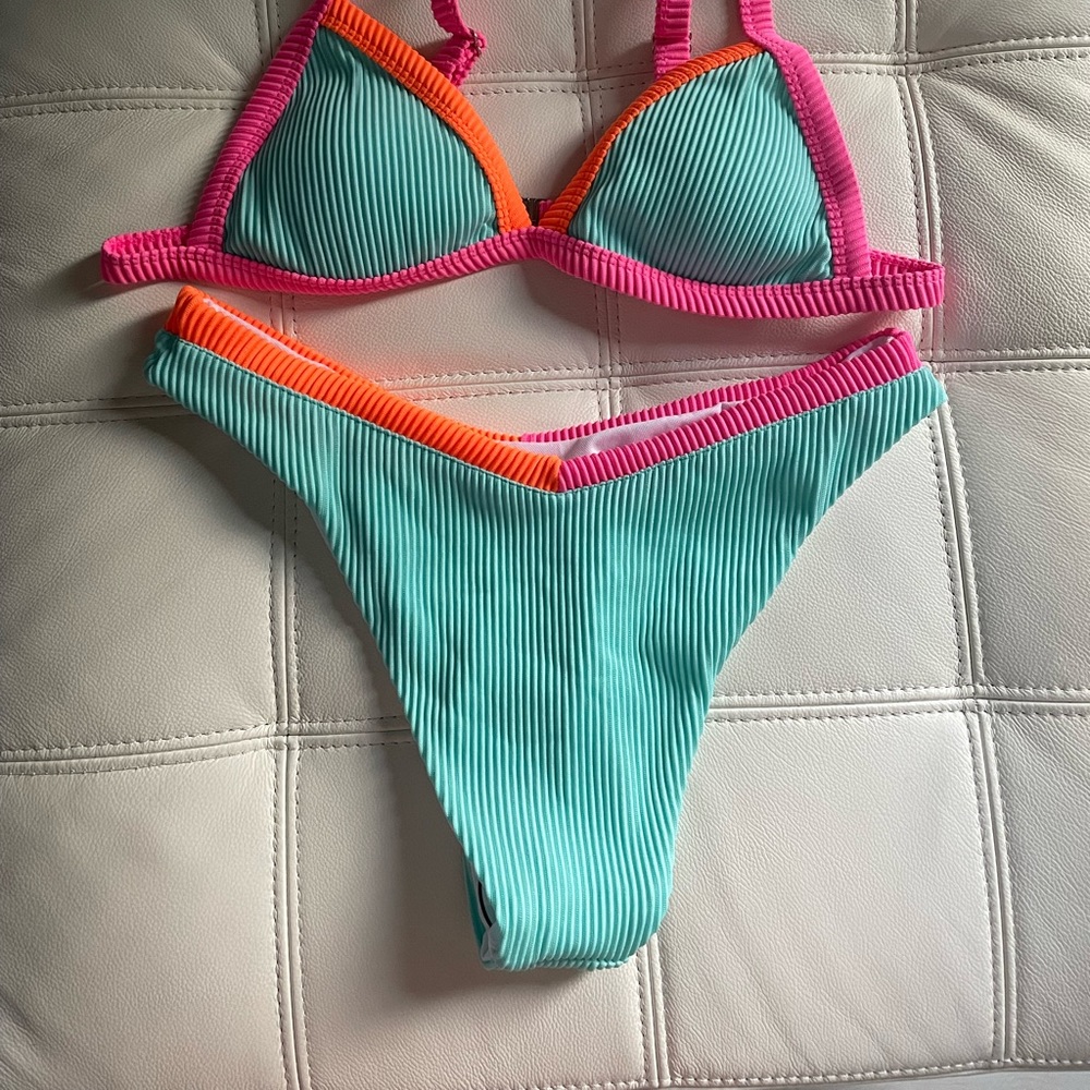 Shein-Triangle Bikini Swimsuit - Picture 3 of 4